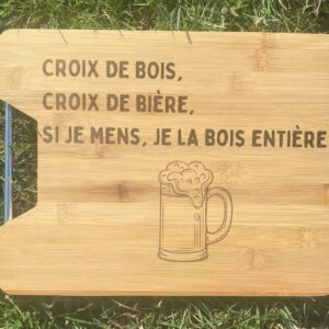 Planche à découper en bois avec gravure