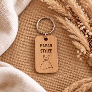 Porte-clés maman stylée en bois découpé et gravé au laser