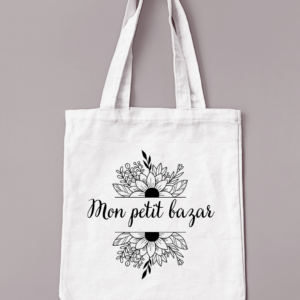 Sac de couleur crème floqué en noir "Mon petit bazar" et entouré de fleurs"