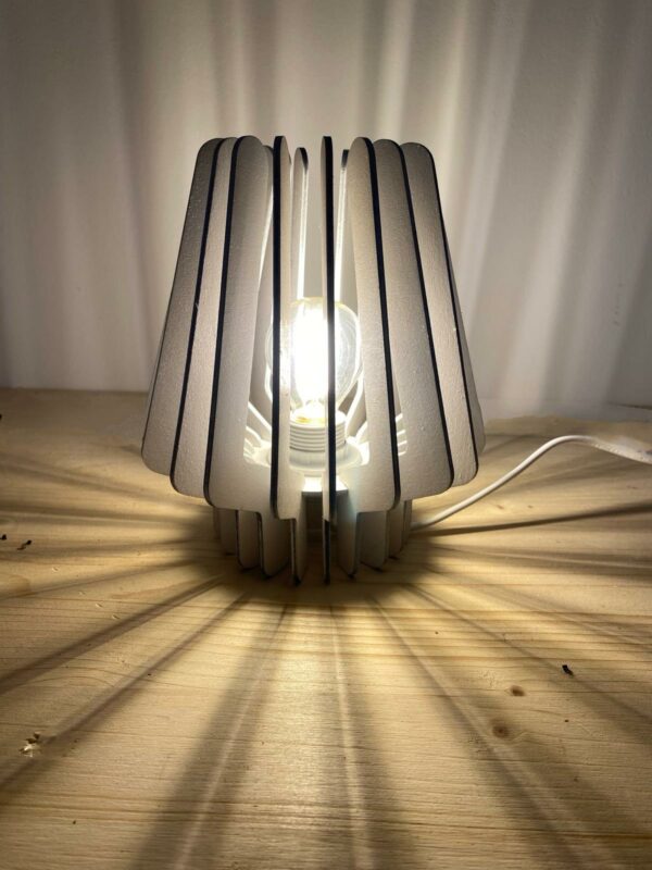 Lampe diamant en bois de bouleau de 2mm couleur blanche.