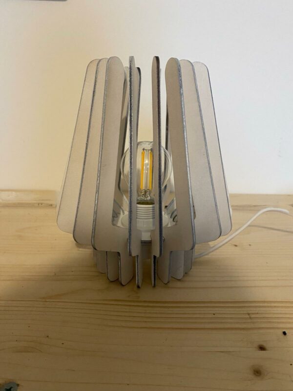 Lampe diamant en bois de bouleau de 2mm de couleur blanche.