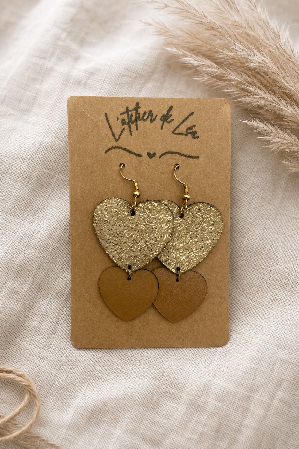 Boucle d'oreille en cuir coeur pailleté