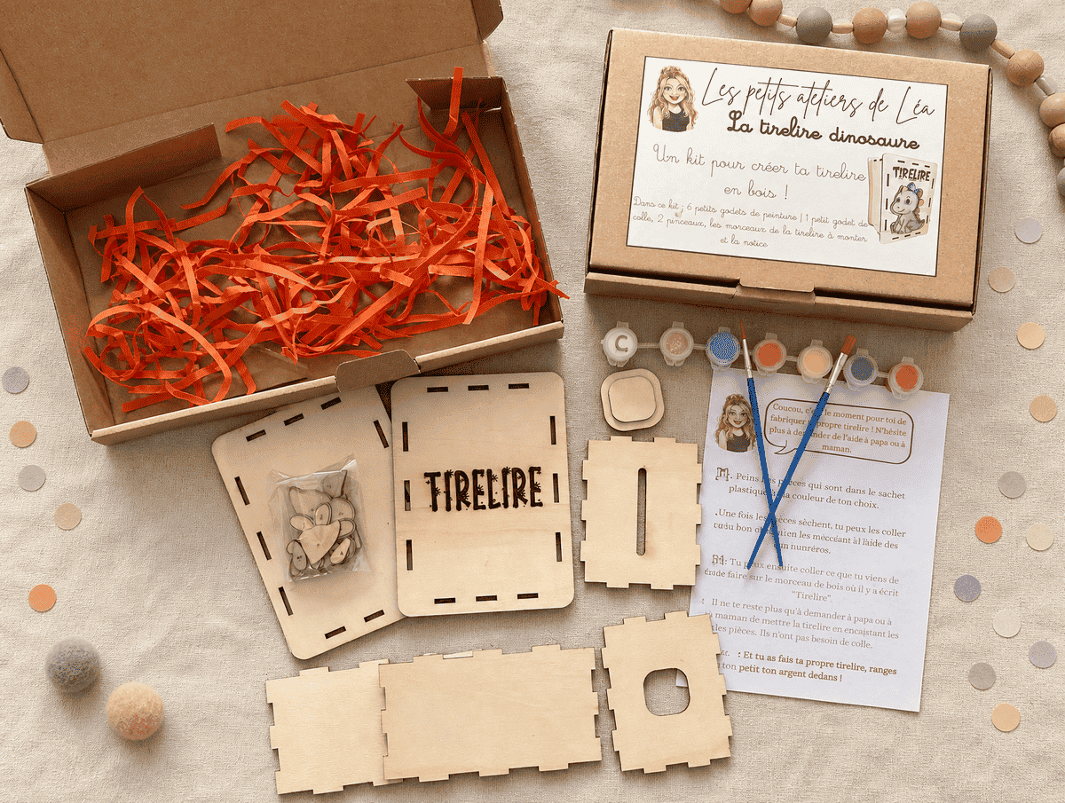 Contenu du kit créatif enfant tirelire à peindre avec peinture pinceaux et pièces en bois Les Petits Ateliers de Léa