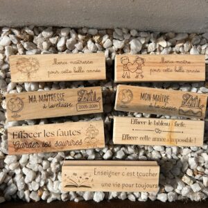 Brosses de tableau personnalisées en bois gravées pour maîtresse et maître