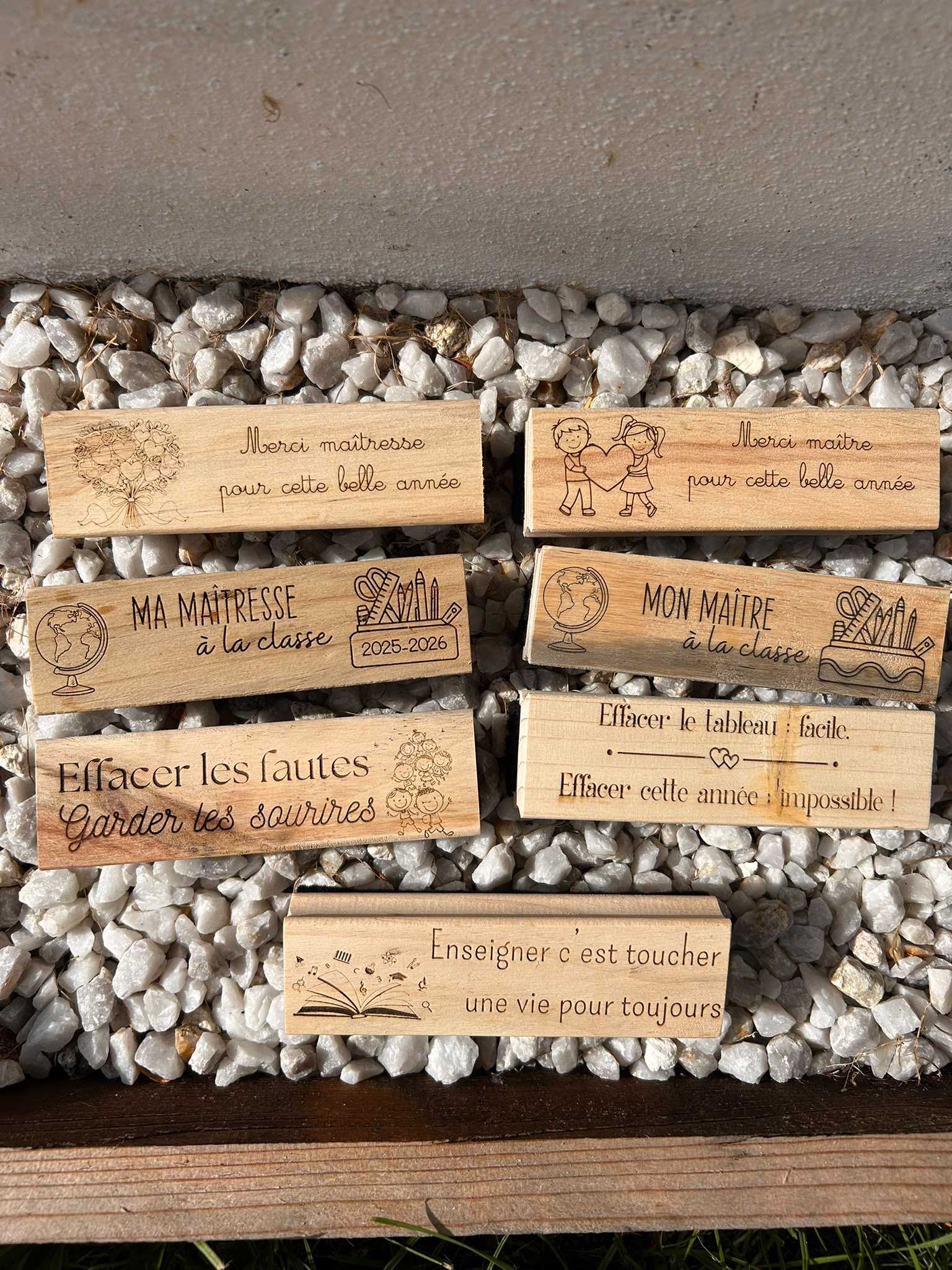 Brosses de tableau personnalisées en bois gravées pour maîtresse et maître