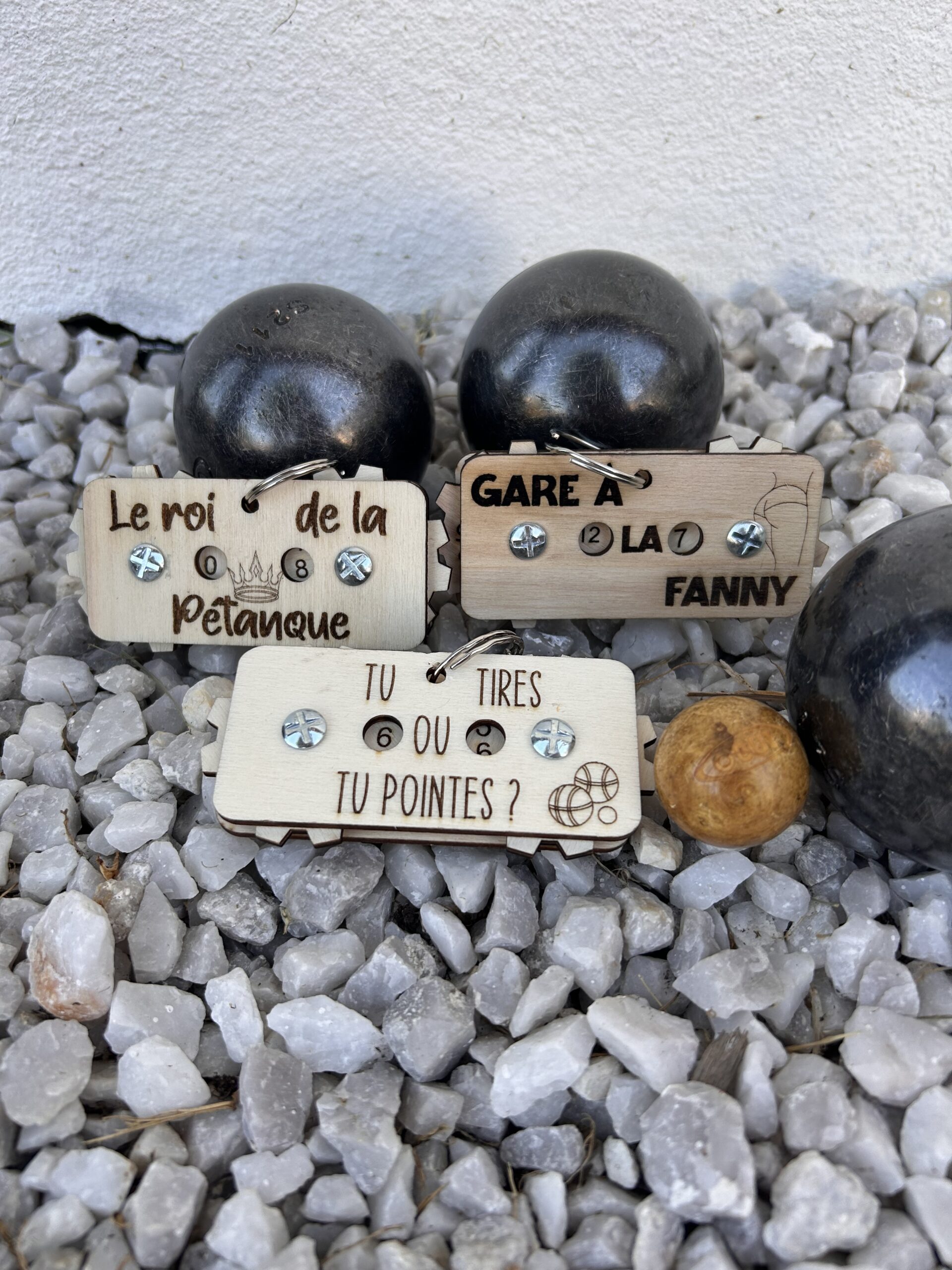 Compteurs de points de pétanque porte-clés en bois gravés avec messages humoristiques