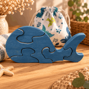 Puzzle baleine en bois bleu chantourné et peint à la main