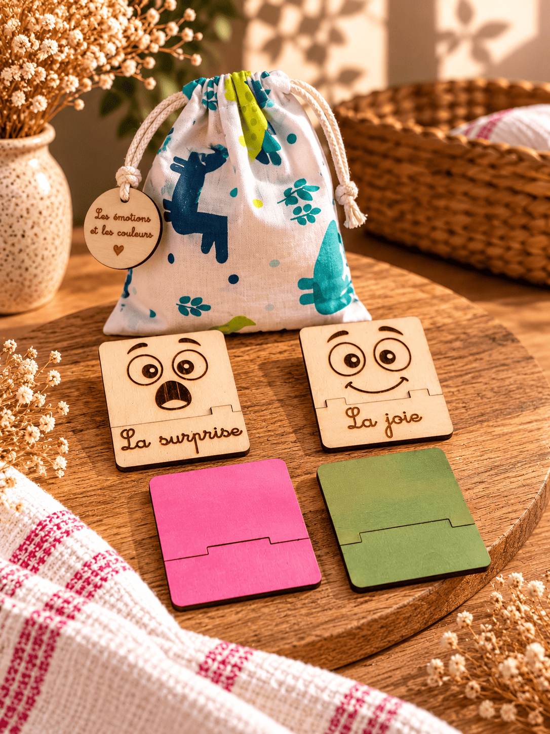 puzzle des émotions en bois (1) Jeu des émotions en bois avec visages couleurs et noms des émotions